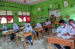 Gerakan Literasi Sekolah SMP Negeri 2 Tungkal Jaya